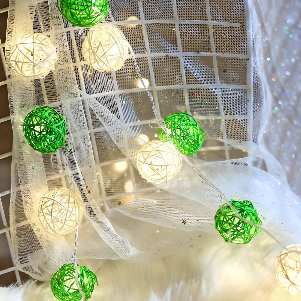 Modern Style Globe LED Fairy Light Rattan 20 Bulbs 9.8ft Girls Bedroom Battery String Lighting