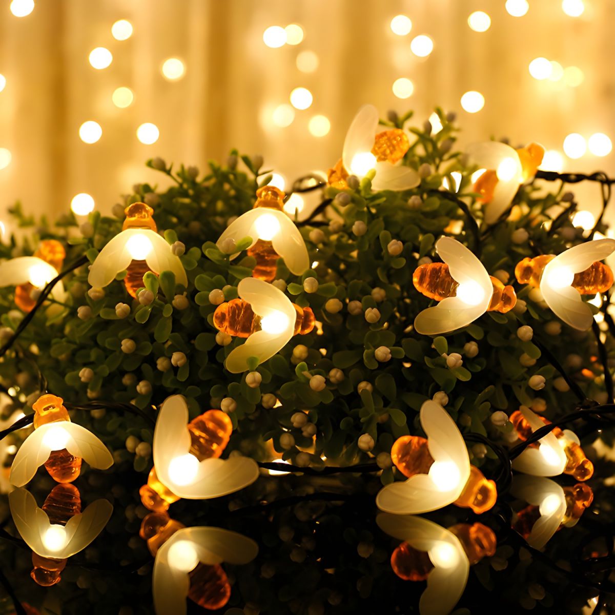 Bee Shape Courtyard LED Fairy Light Plastic Decorative Solar Powered String Lighting in Black