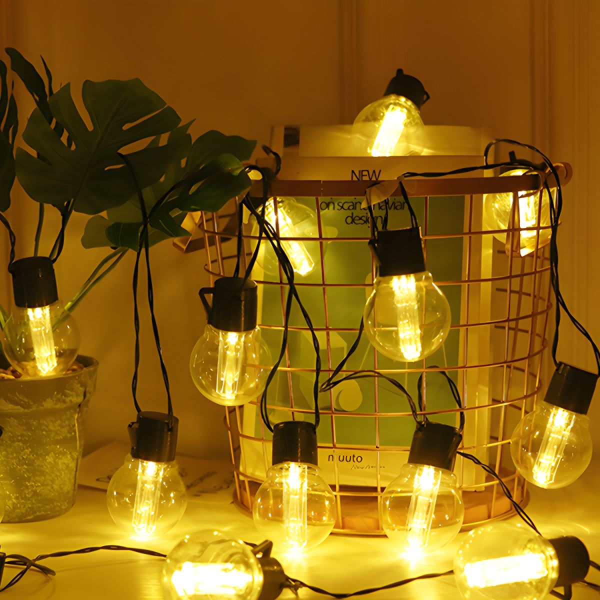 Retro G50 Globe Bulb String Light Plastic Outdoor Solar LED Christmas Light in Black