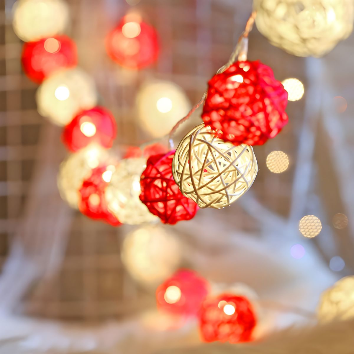 Modern Style Globe LED Fairy Light Rattan 20 Bulbs 9.8ft Girls Bedroom Battery String Lighting