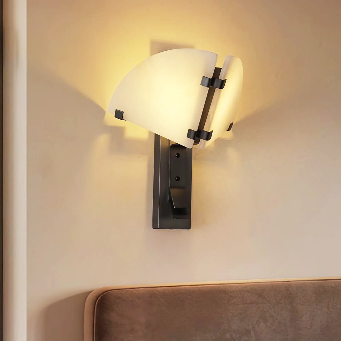 Alabaster Dione Wall Light