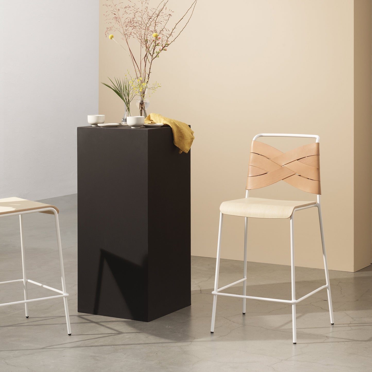 Torso Bar Stool