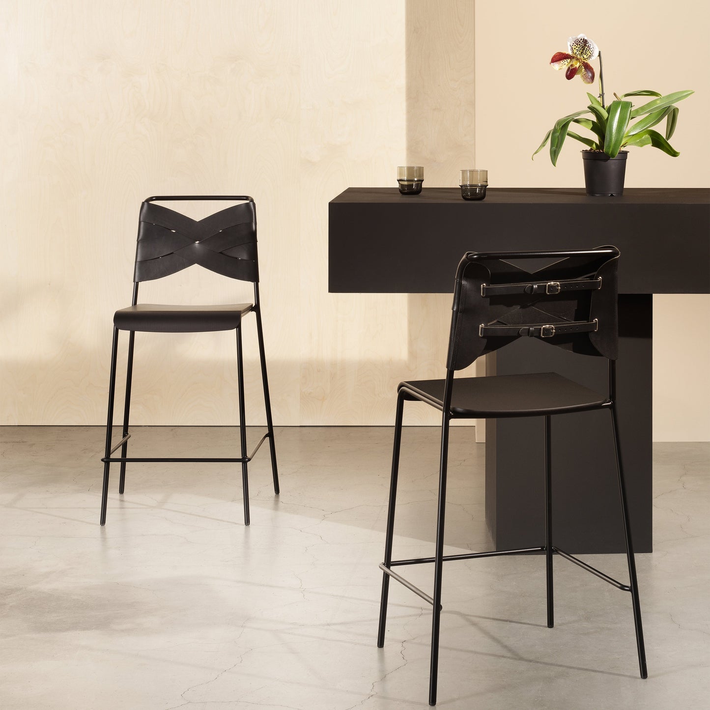 Torso Bar Stool