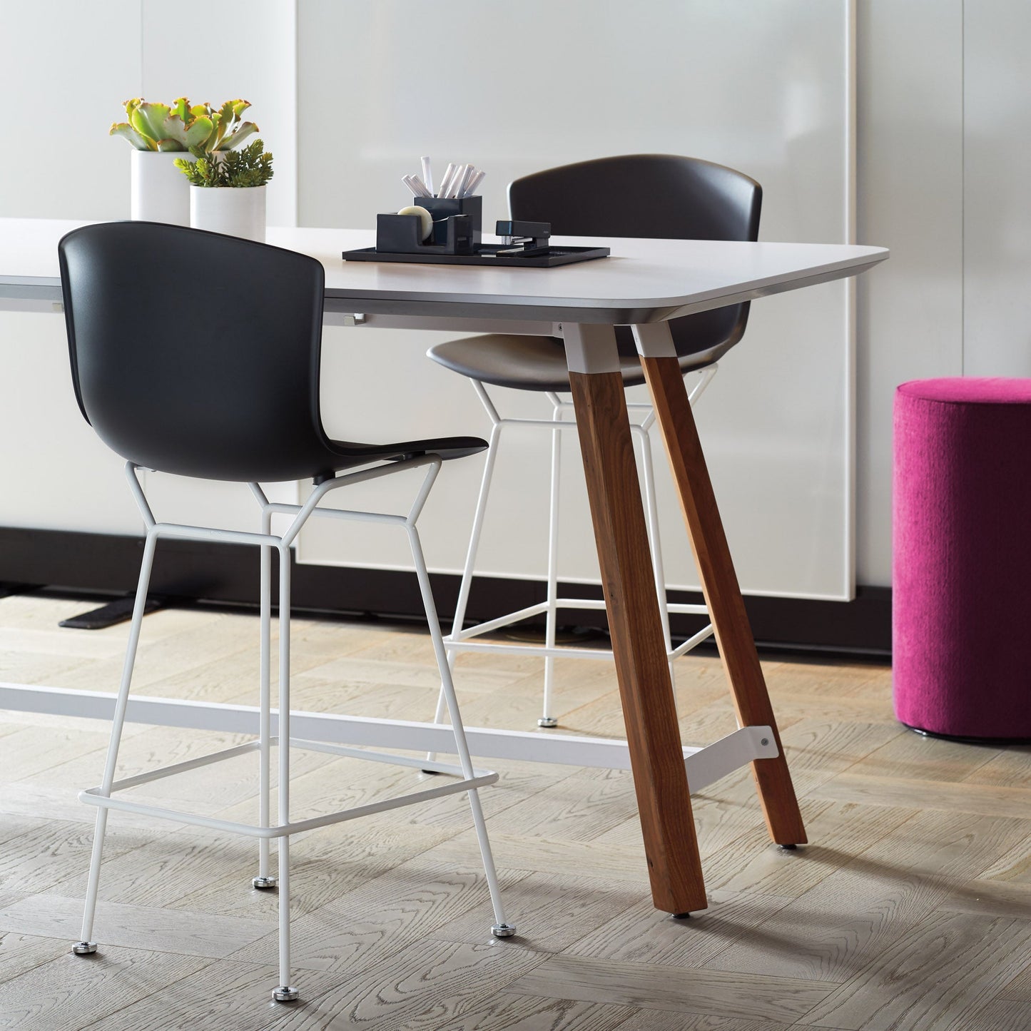 Bertoia Outdoor Molded Shell Stool