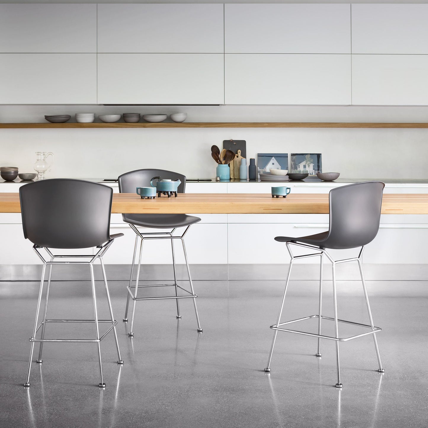 Bertoia Molded Shell Stool
