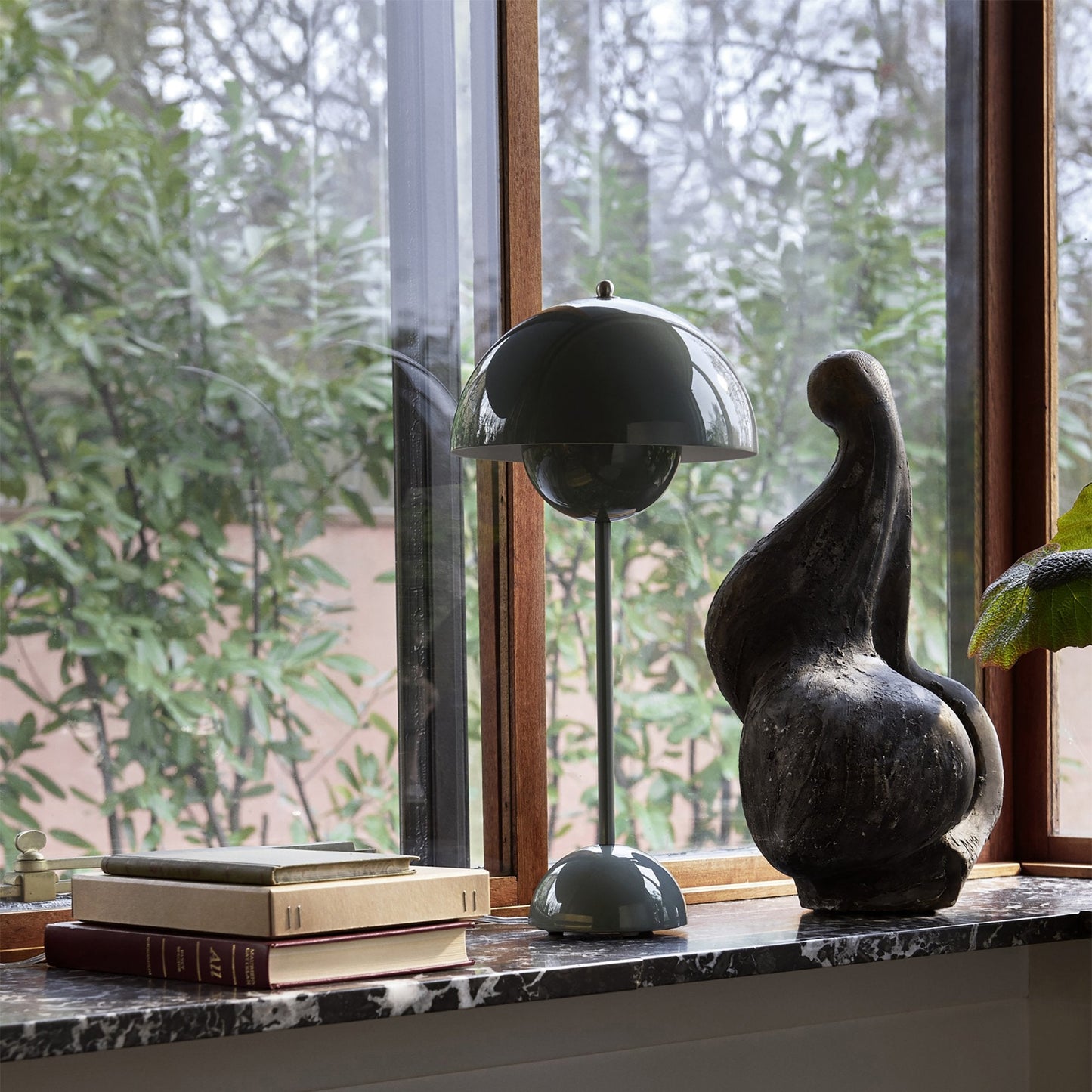 Flowerpot VP9 Portable Table Lamp