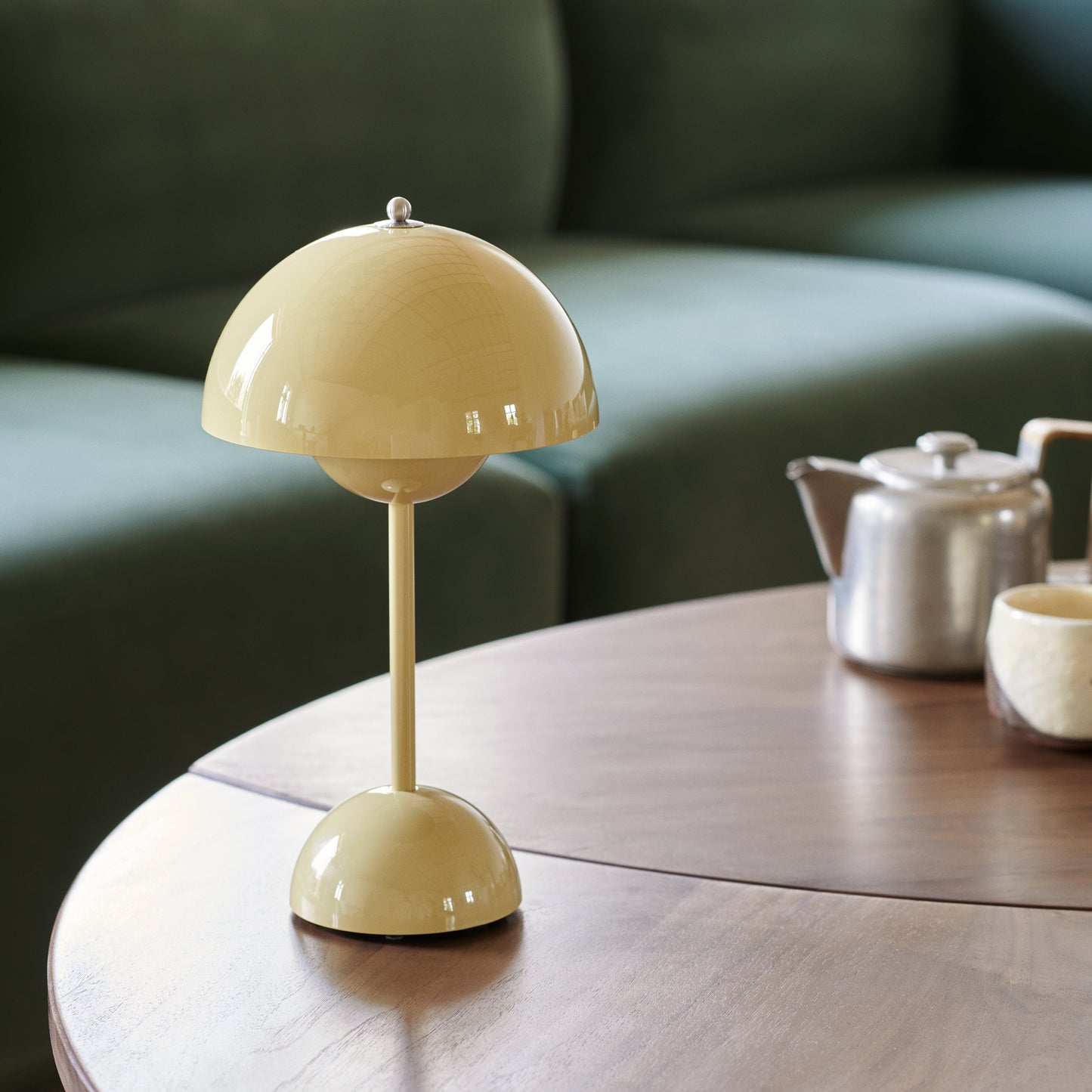 Flowerpot VP9 Portable Table Lamp