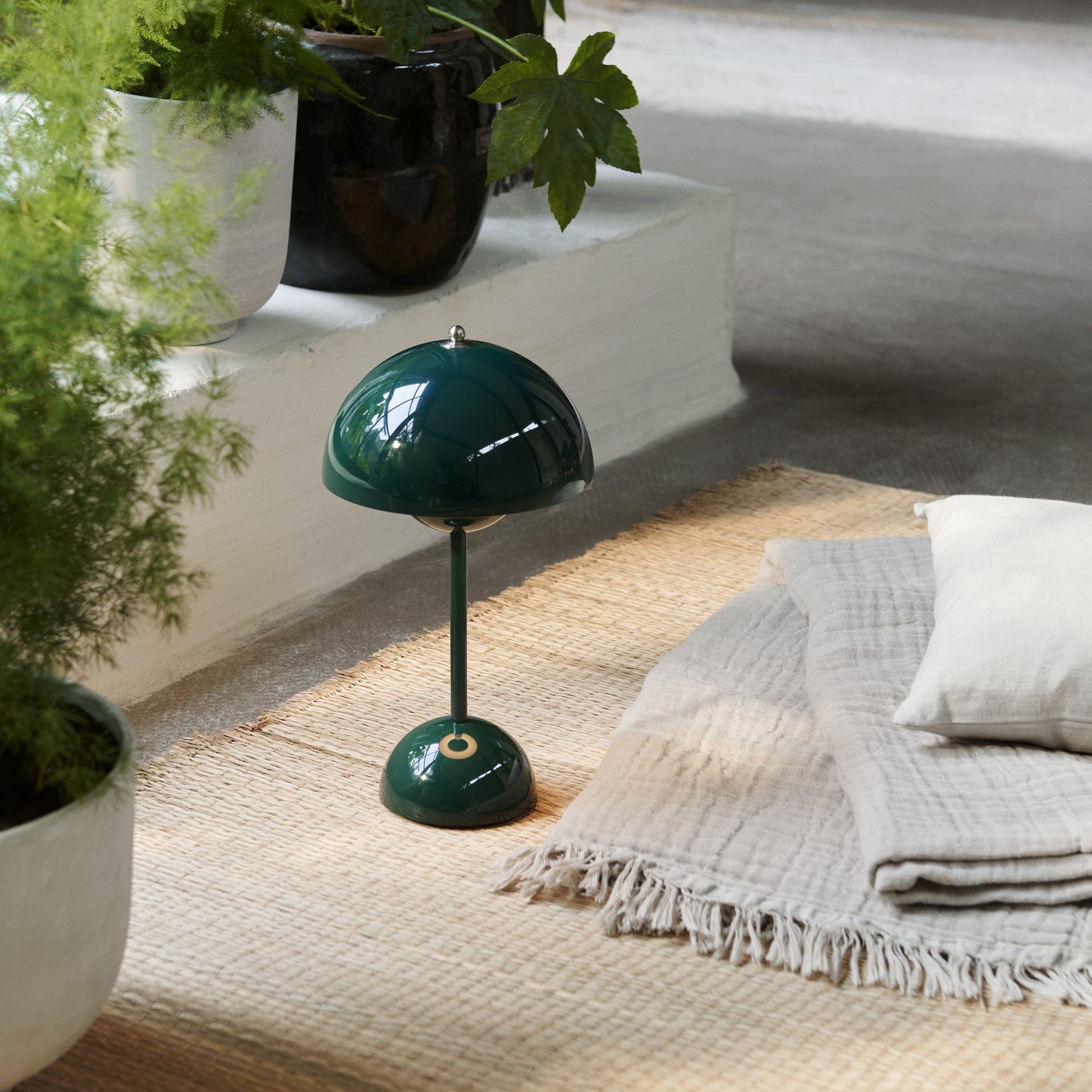 Flowerpot VP9 Portable Table Lamp
